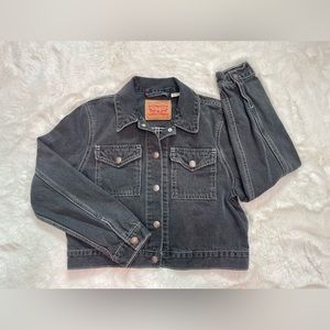 Levi’s cropped denim jacket